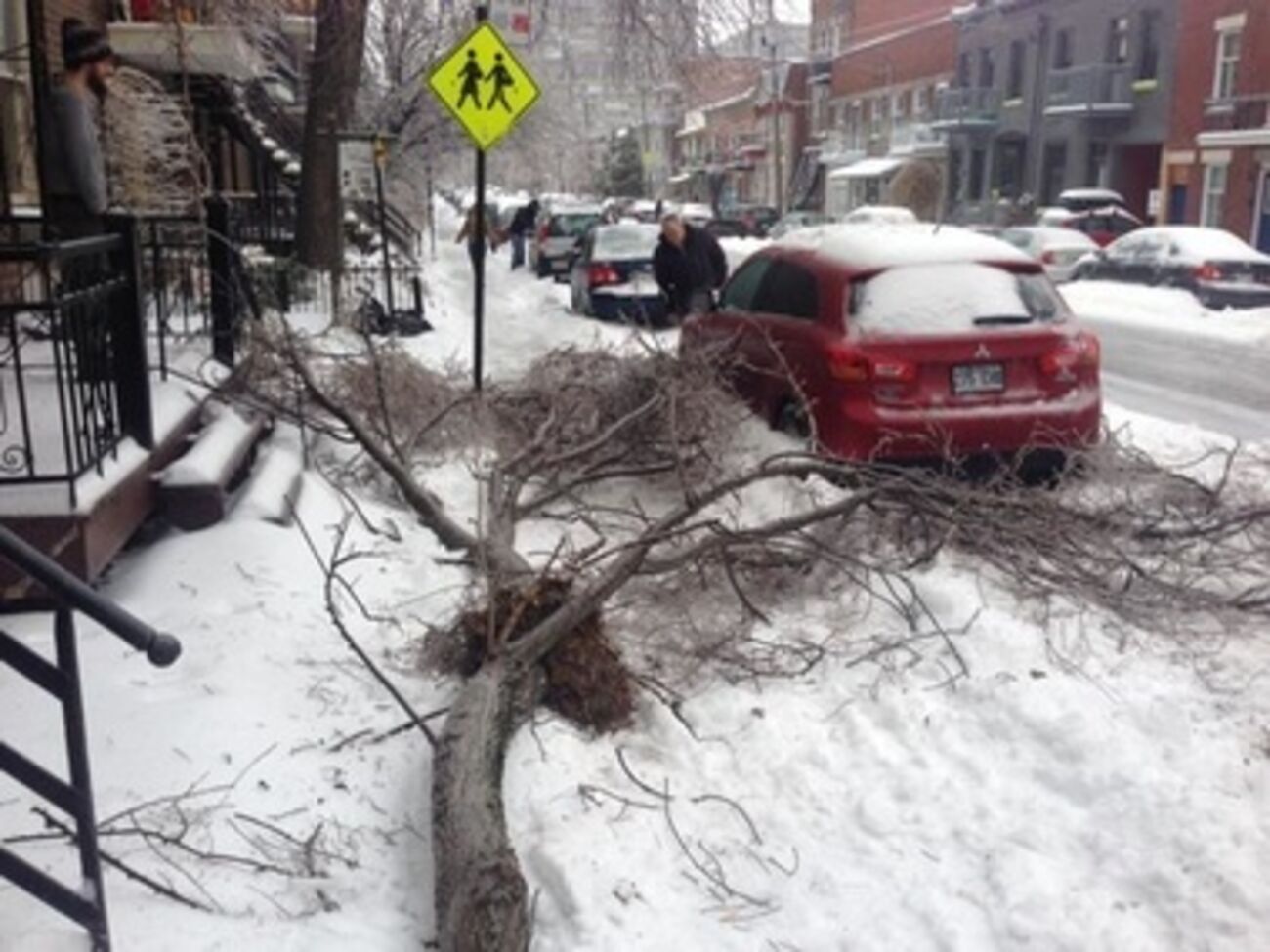 Непогода обесточила 150 тысяч домов