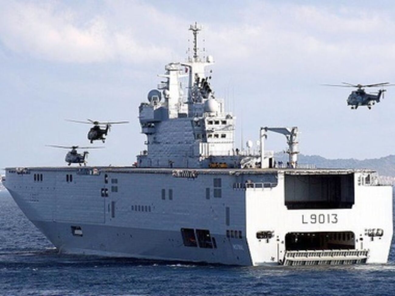 В Керчи находится достаточно большой сухой док, где возможно строительство кораблей типа "Мистраль", заявил Коваленко