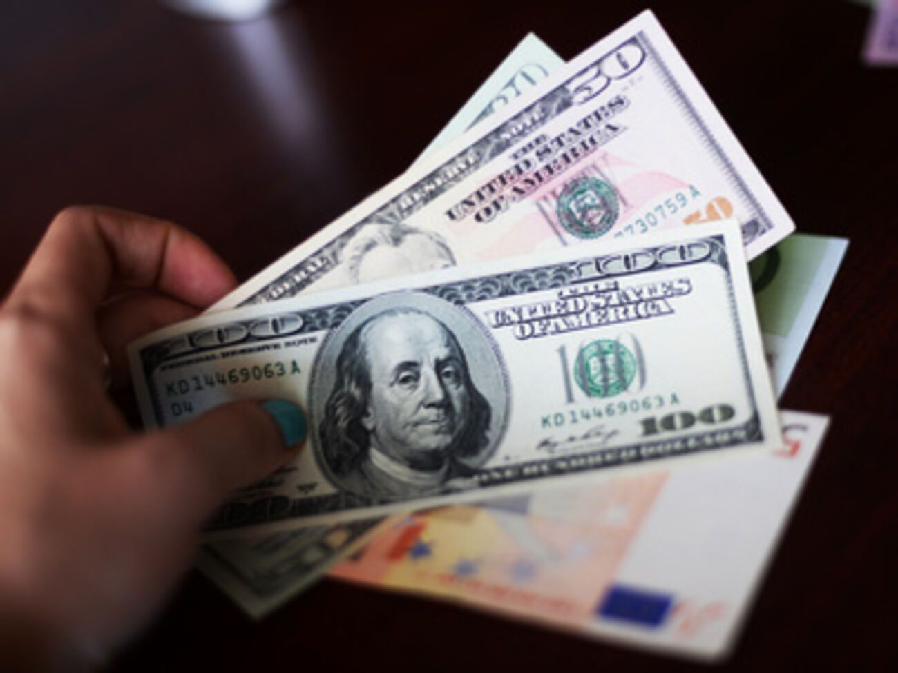 Жесткого наказания коррупционеров требуют в восточных областях Украины