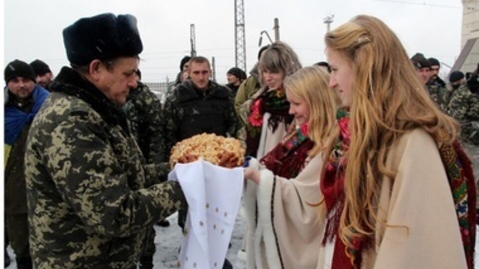 Военные в зоне АТО будут праздновать Рождество с печеньем, сладостями, фруктами и яйцами