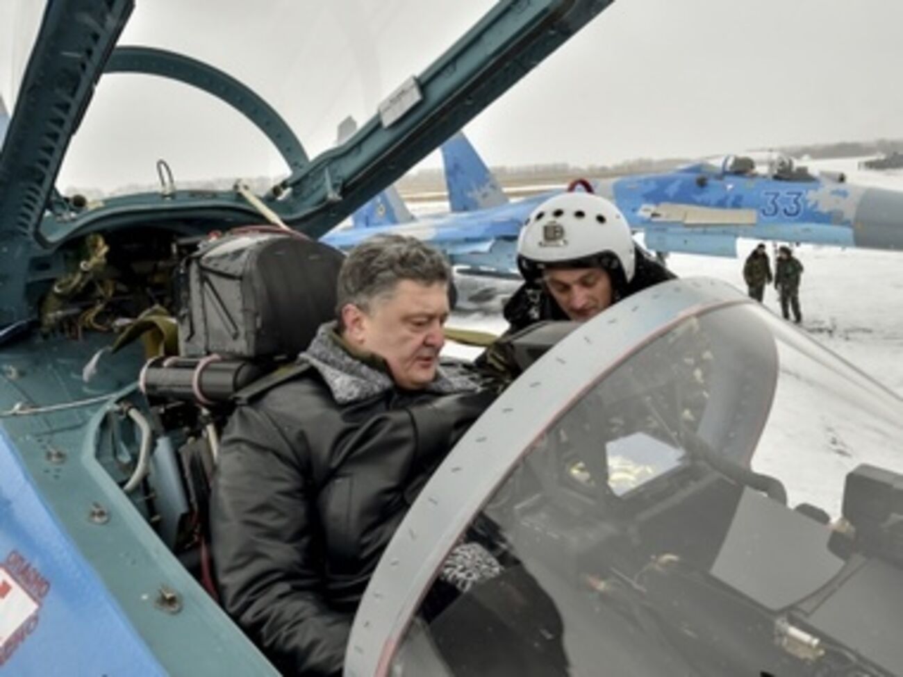 Порошенко передал военным технику