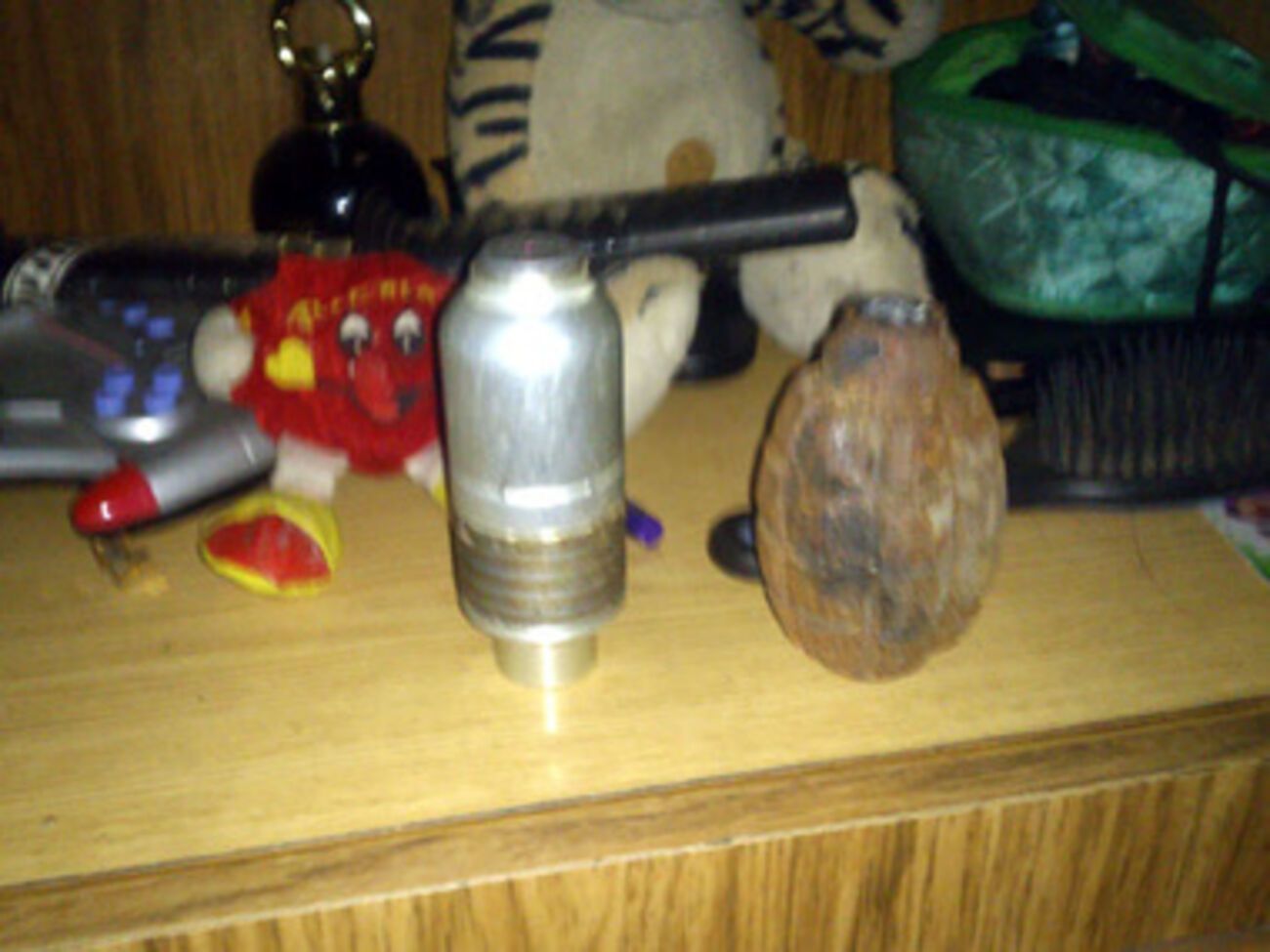 Мужчина нашел гранаты на поле боя