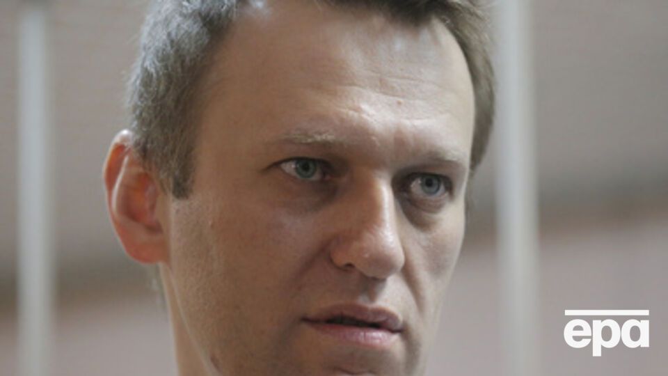 Российские правоохранители пока игнорируют не подчиняющегося их требованиям Навального