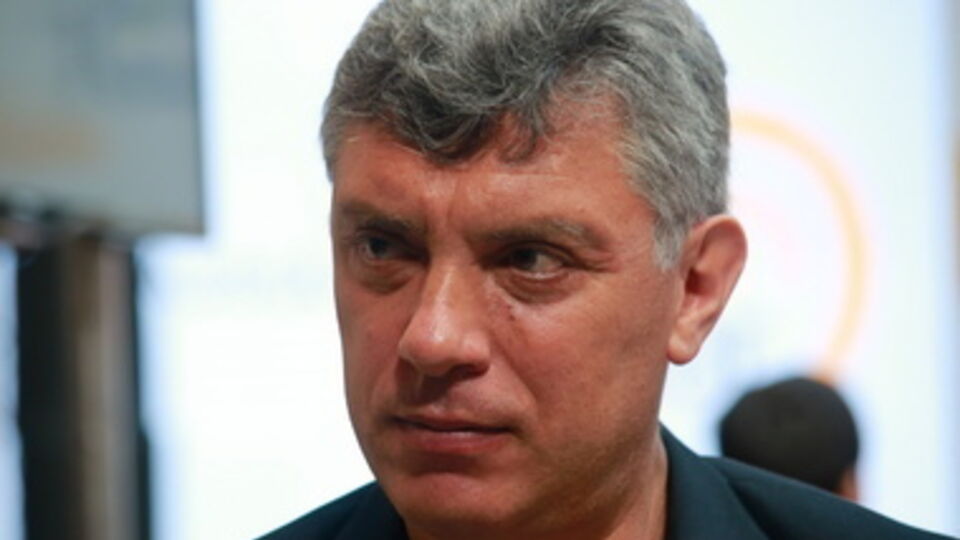 Немцов: Интересно, сколько ЦБ сегодня спалил резервов, чтобы не стало 70 и, главное --- зачем?