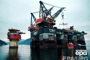 Нефть дешевеет рекордными темпами