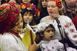 Гостям трамвая представят книжные премьеры, презентуют настольные игры, рождественский вертеп и пение украинских и иностранных колядок.