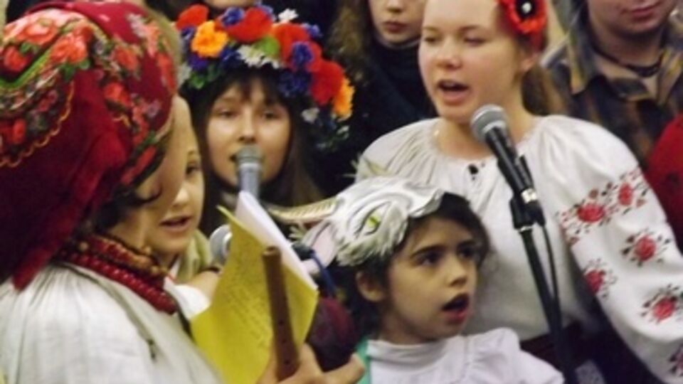 Гостям трамвая представят книжные премьеры, презентуют настольные игры, рождественский вертеп и пение украинских и иностранных колядок.