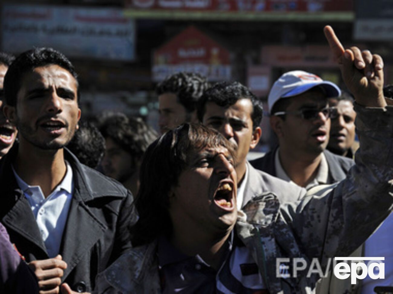 В провинции Фарс 22-летнего иранца приговорили к смертной казни за нападение на женщину и "ведение войны против Бога"