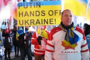 Протестующие призывали Путина вывести российские войска с территории Украины