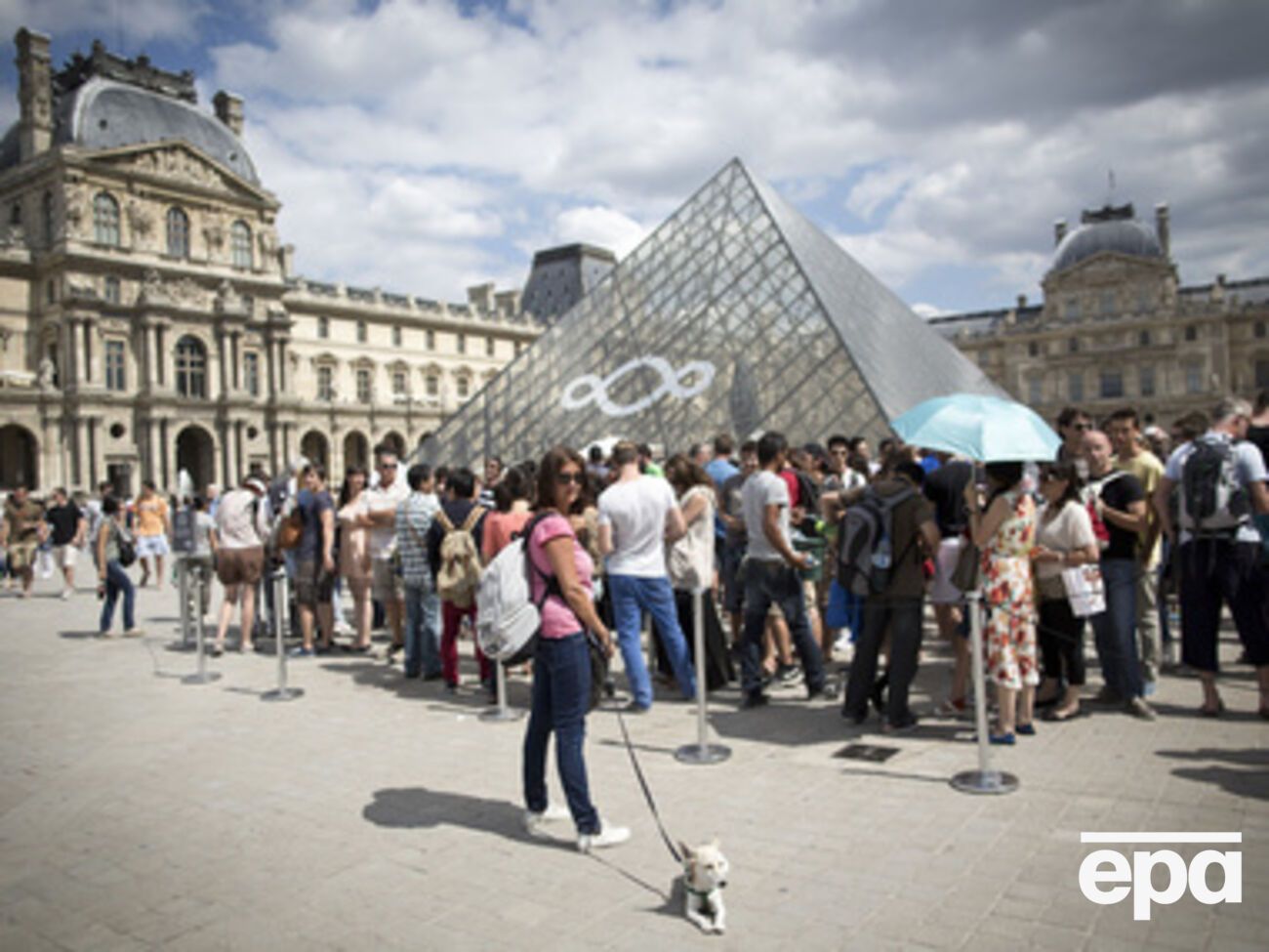 Лувр --- самый популярный музей мира