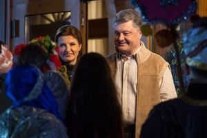 Глубинная суть сегодняшнего праздника --- вера, надежда, любовь, и особенно мир, сказал Порошенко в своем поздравлении