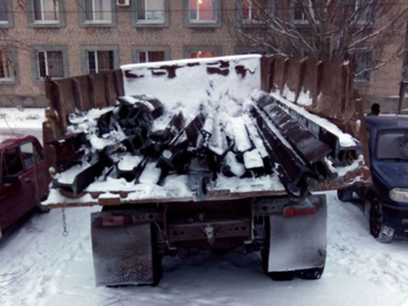 Жители Славянска украли рельсы в&nbsp;Луганской области на вагонной базе запаса