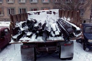 Жители Славянска украли рельсы в Луганской области на вагонной базе запаса