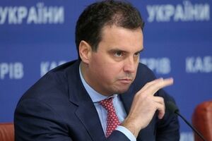 Абромавичус и руководительница министерства финансов Украины Наталья Яресько отправились сегодня в Берлин в составе делегации во главе с премьер-министром Арсением Яценюком