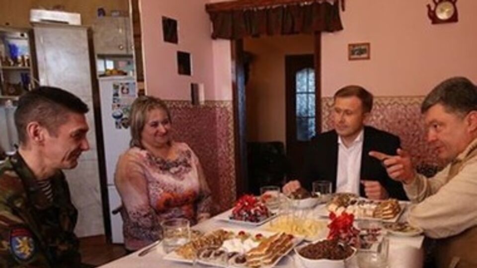 Порошенко пожелал всем мира и победы