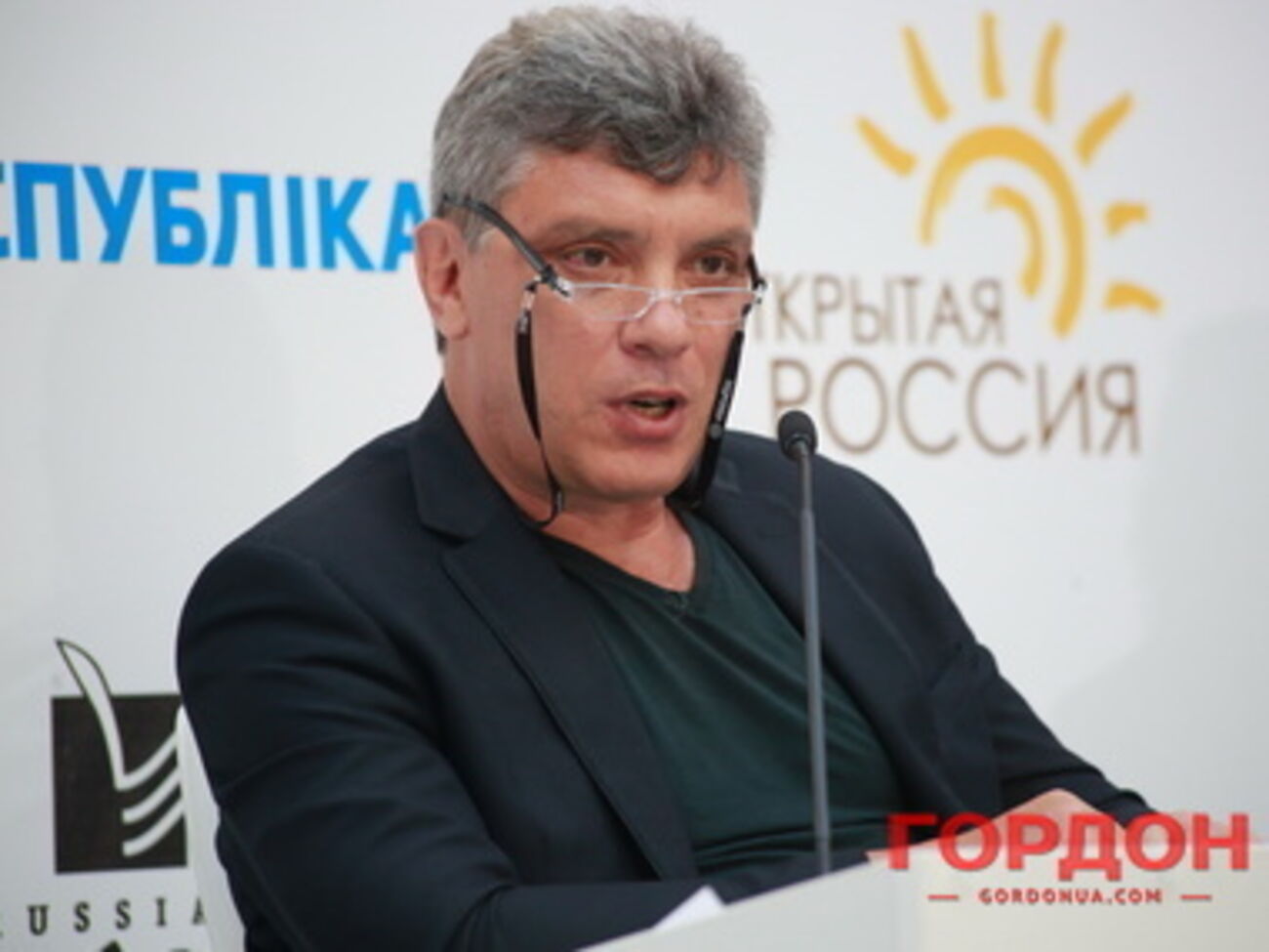 Борис Немцов:&nbsp;Путин с Медведевым и Рогозиным могут надувать щеки и бряцать оружием только когда нефть дороже $100