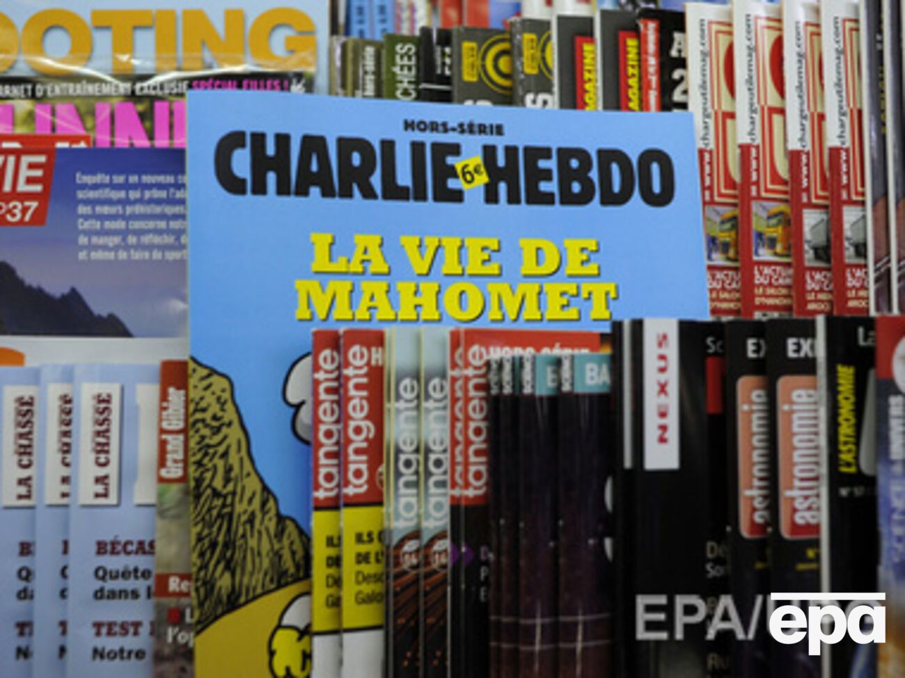 При нападении на редакцию французского еженедельника были убиты 12 человек