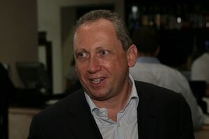 Слава Рабинович: Российские обыватели ежедневно узнают стоимость нефти в обменных пунктах валюты