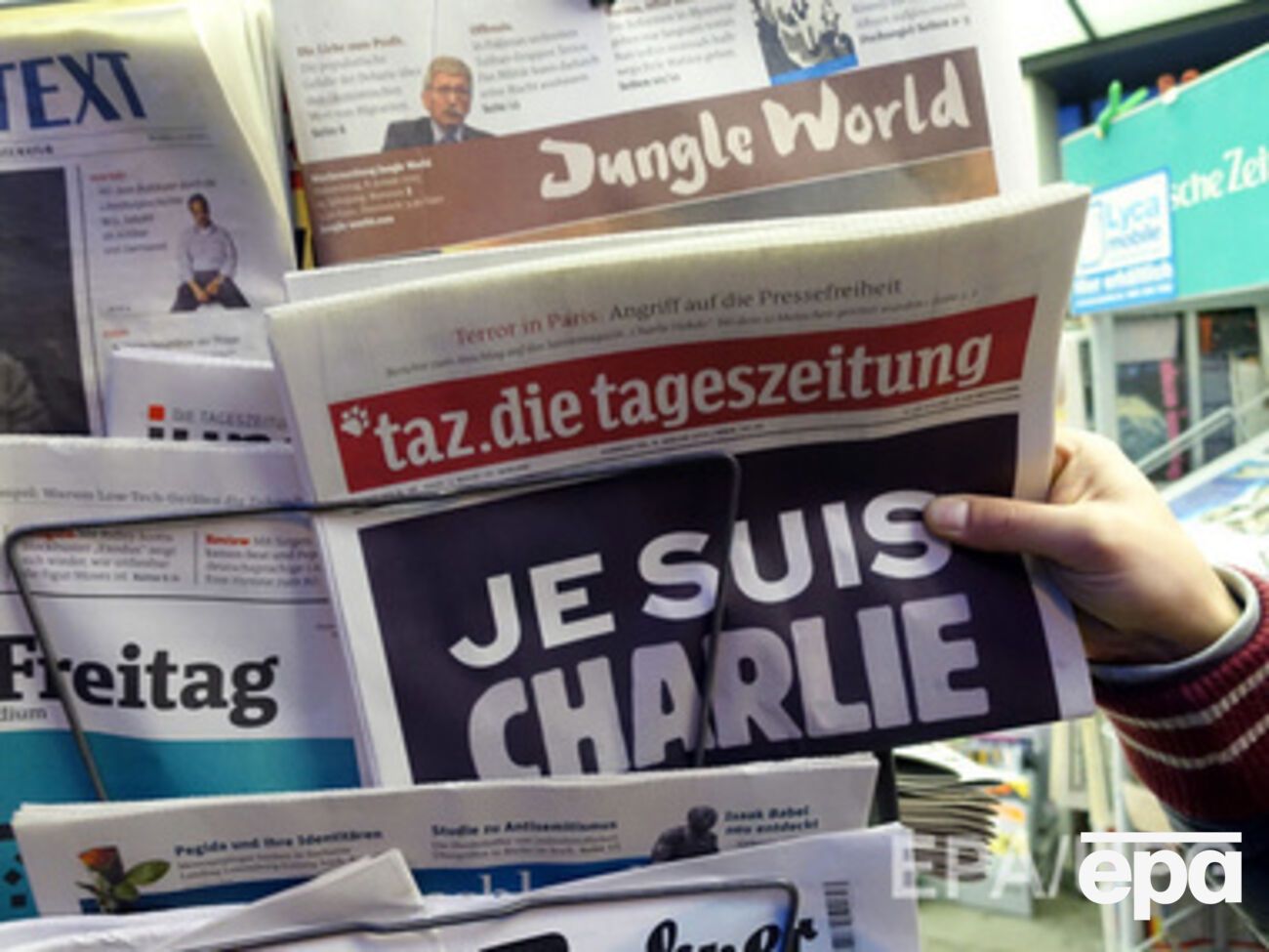 В мире скорбят по погибшим журналистам