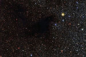 Молекулярное облако на небе выглядит как "пустота"