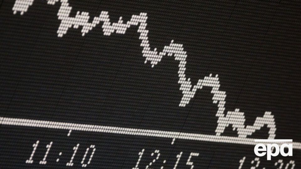 Нефть продолжила дешеветь