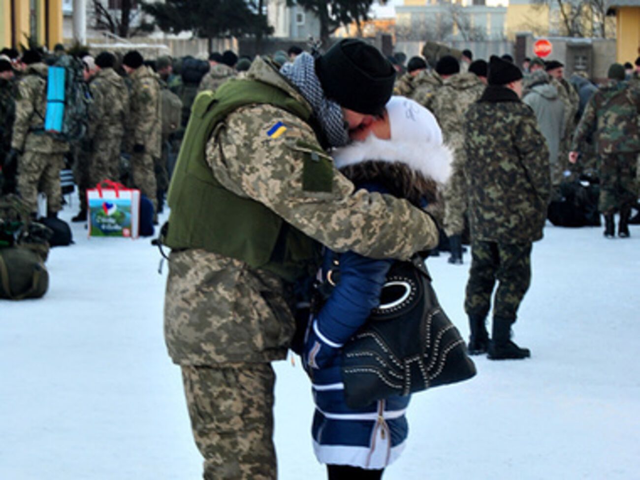 400 львовских десантников отправились в зону АТО. Фоторепортаж