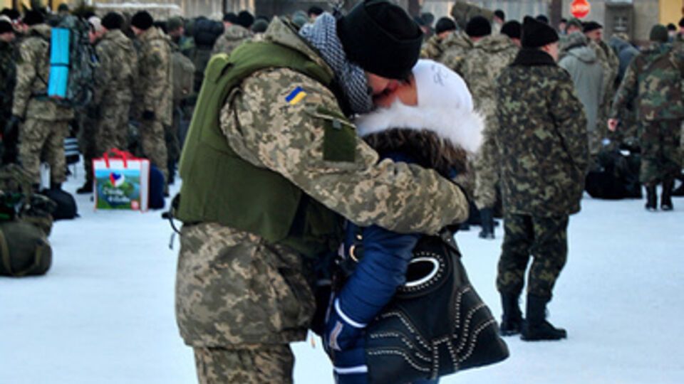 400 львовских десантников отправились в зону АТО. Фоторепортаж