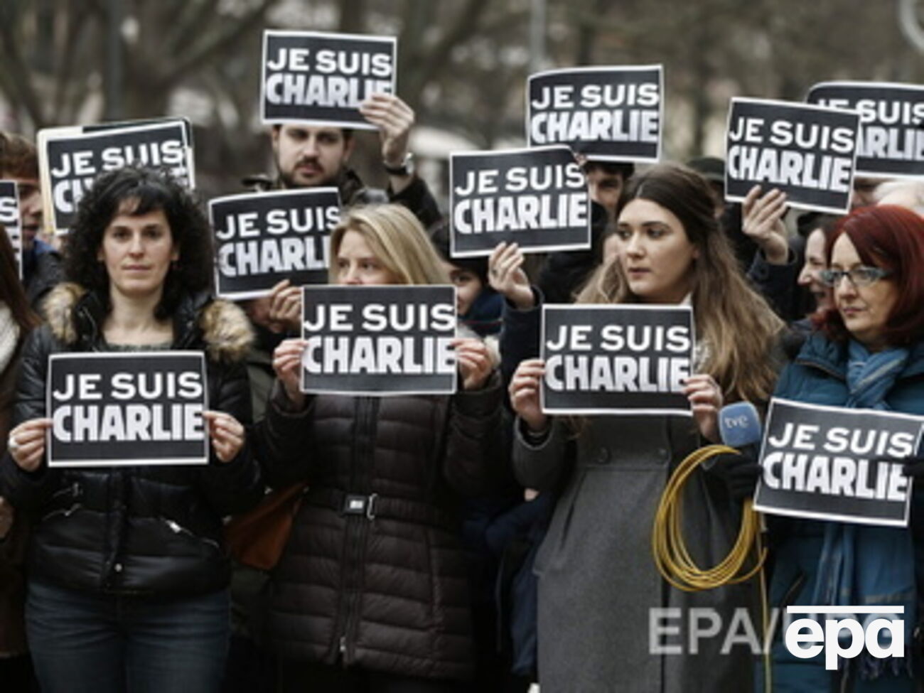 Наши мысли, молитвы и солидарность обращены к семьям погибших и народу Франции, заявил Шафи