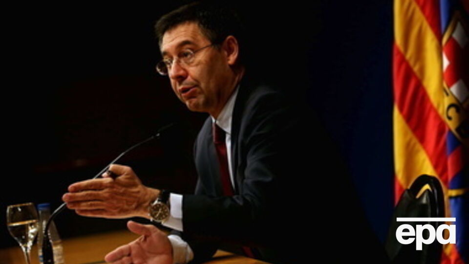 Президент "Барселоны" Хосеп Бартомеу не поедет на церемонию вручения "Золотого мяча" из-за конфликта с ФИФА