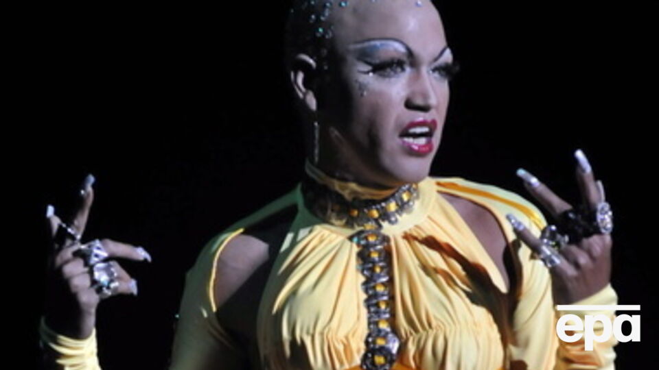 Российские юристы: Визит в интим-магазин или неразвитая грудь у женщин теперь могут стать причиной отказа в выдаче водительских прав