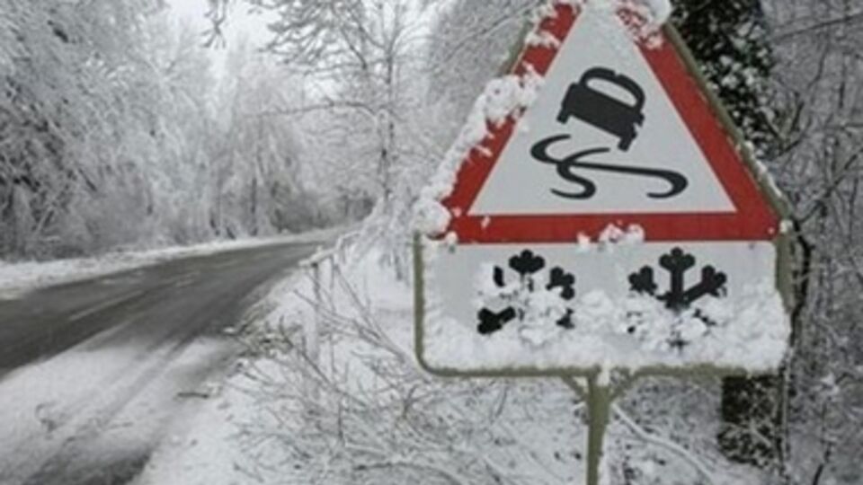 На дорогах страны гололедица