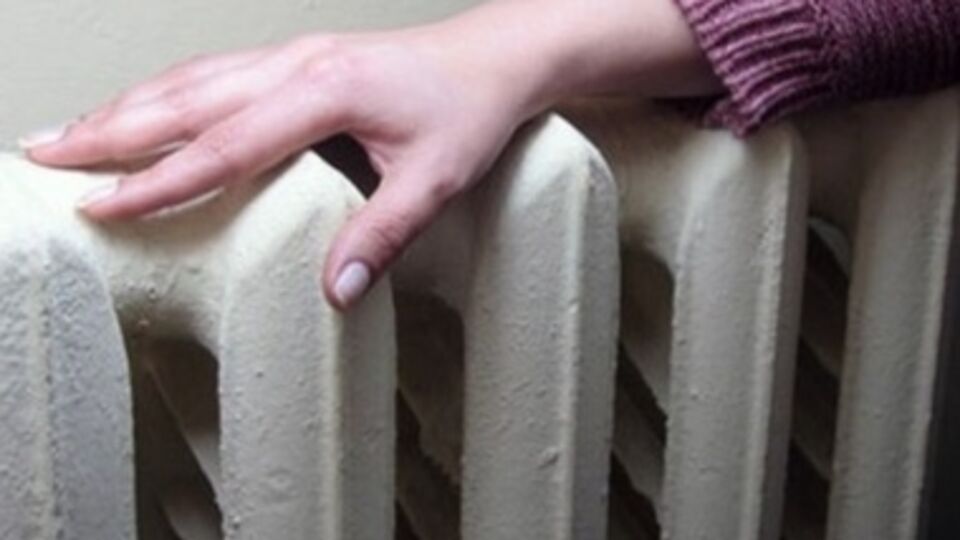 Бахарев напомнил, что в 2012 году, когда в Крыму ударил 17-градусный мороз, без отопления остались 200 домов, остановились троллейбусы, вышли из строя котельные