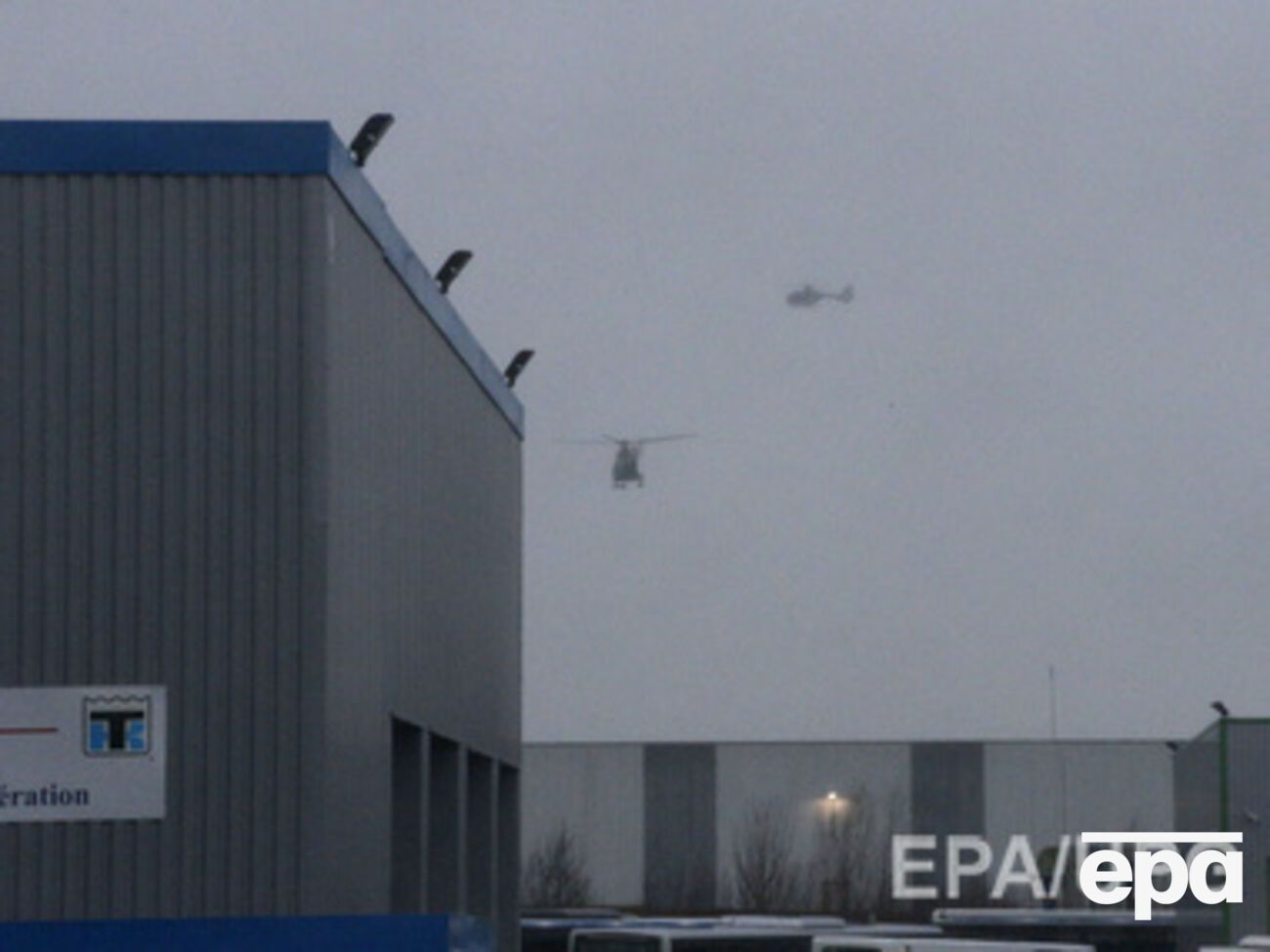 Один из братьев Куаши был одет как&nbsp;полицейский, в бронежилете и с оружием