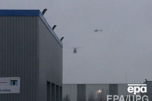 Один из братьев Куаши был одет как полицейский, в бронежилете и с оружием