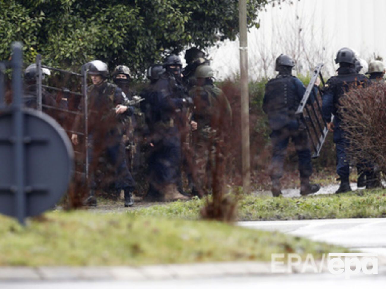 Фо Франции проходят две антитеррористические операции