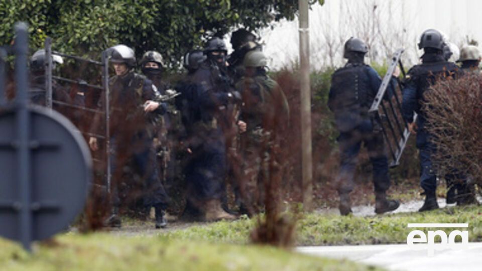 Фо Франции проходят две антитеррористические операции