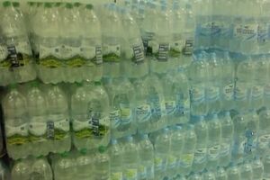 В сети распространяют фото с обрезанными этикетками