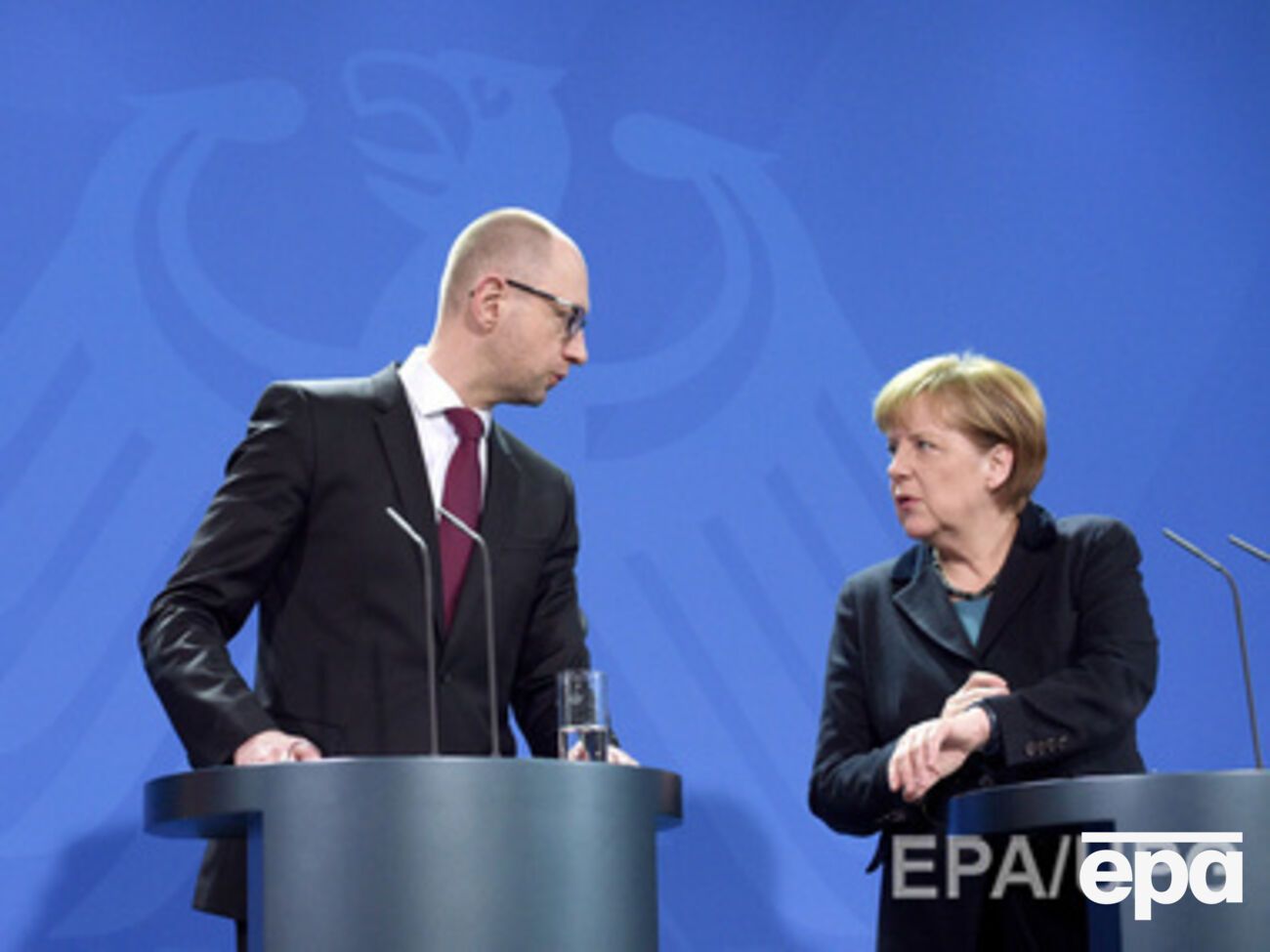 Россияне назвали заявление Яценюка в Германии экстремистским