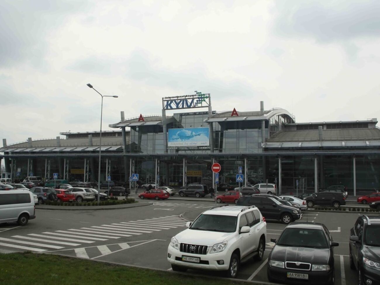 Пограничники отправили несостоявшегося боевика домой обратным рейсом Киев – Тбилиси