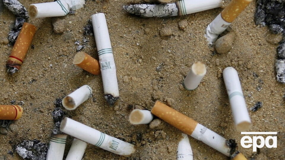 С парижских улиц ежегодно собирают 3500 тонн окурков