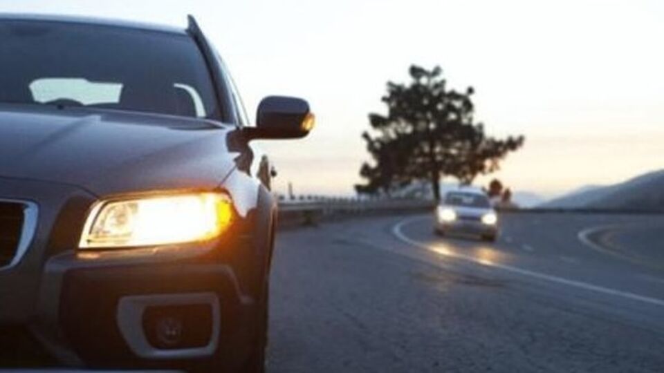 Водителям придется ездить с включенными фарами днем