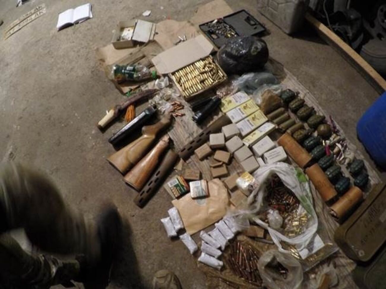 Правоохранители обнаружили у злоумышленника&nbsp;оборудование и инструкции&nbsp;для изготовления наркотиков, а также готовые к продаже ацетилированный опий и каннабис