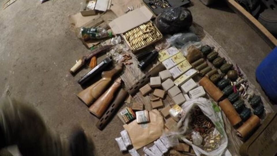 Правоохранители обнаружили у злоумышленника оборудование и инструкции для изготовления наркотиков, а также готовые к продаже ацетилированный опий и каннабис