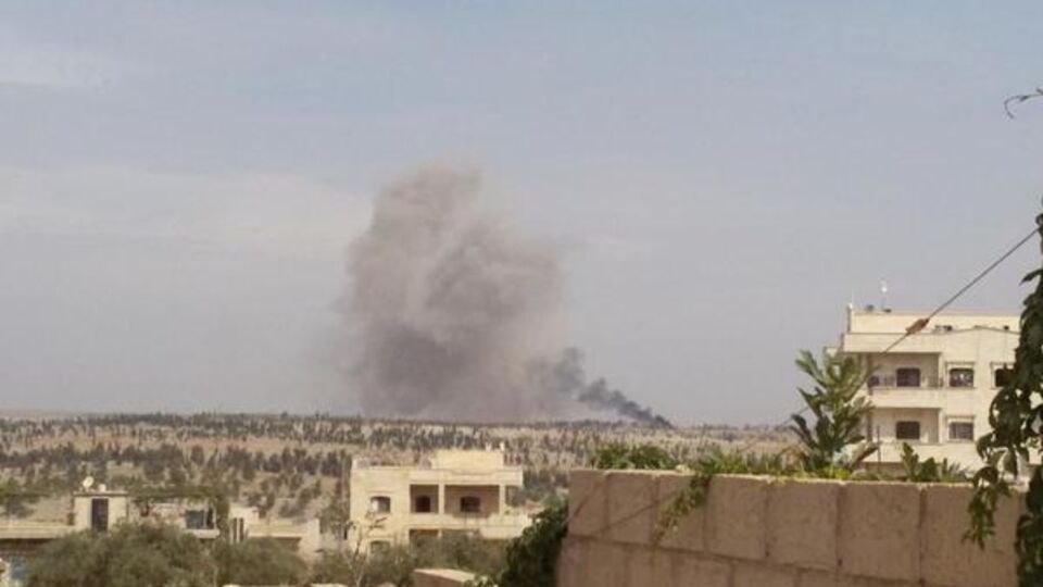 Фото из соцсетей, возможно, сегодняшнего авиаудара по сирийскому Ахрар аль-Шаму