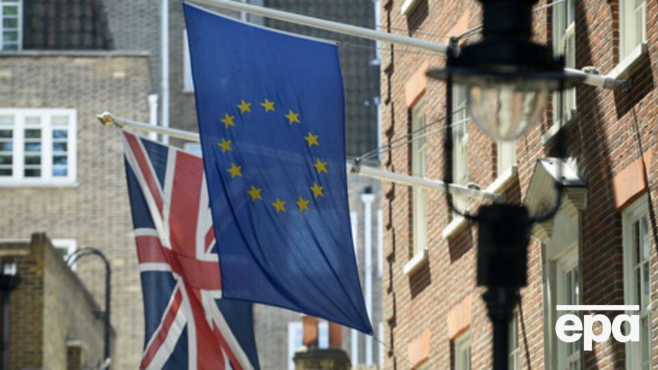 Большинство британцев все же хотят остаться в ЕС