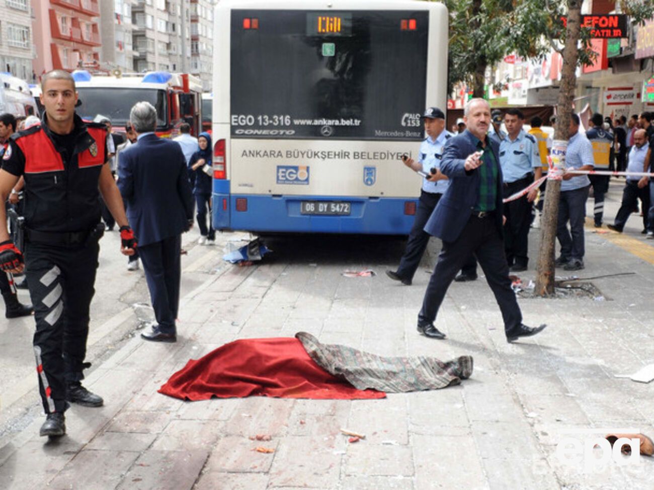 В Анкаре автобус врезался в остановку