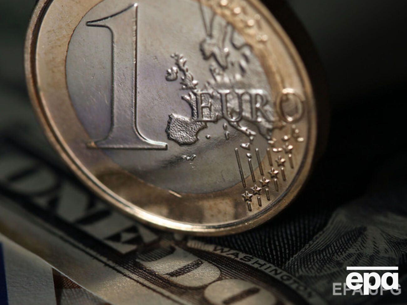 Курс гривны к евро и доллару вырос