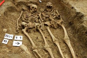 Также во время раскопок были найдены мелкие серебряные монеты с XII до XVI столетий