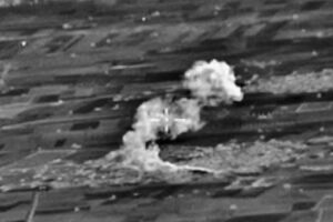 По словам российских военных чиновников, боевики ИГИЛ испытывают острую нехватку в вооружении, боеприпасах и горюче-смазочных материалах