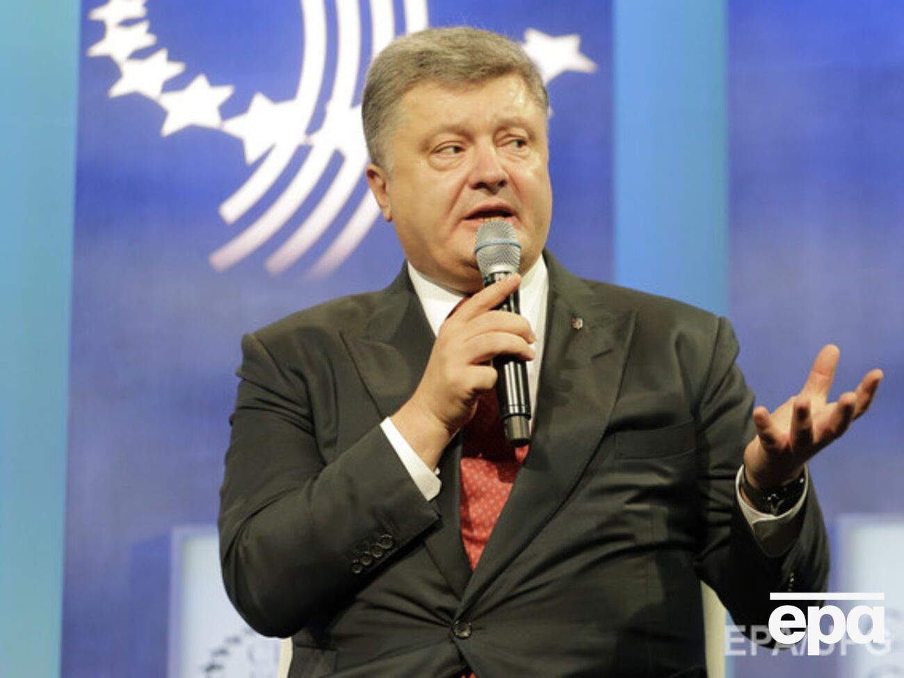 Порошенко: Сейчас очень сложно выделять средства на обеспечение жильем тех, кому государство дало соответствующие твердые гарантии, но за год жилье получили уже 11% из них